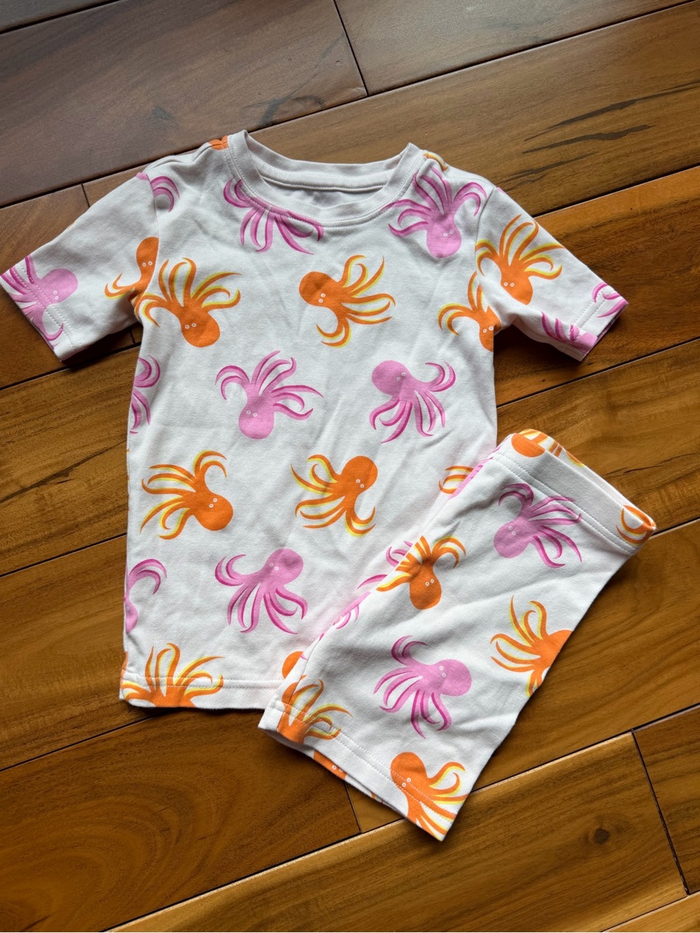 NWOT Primary Kids Octopus Pals Pajamas. Size 4 (Includes top + bottom)